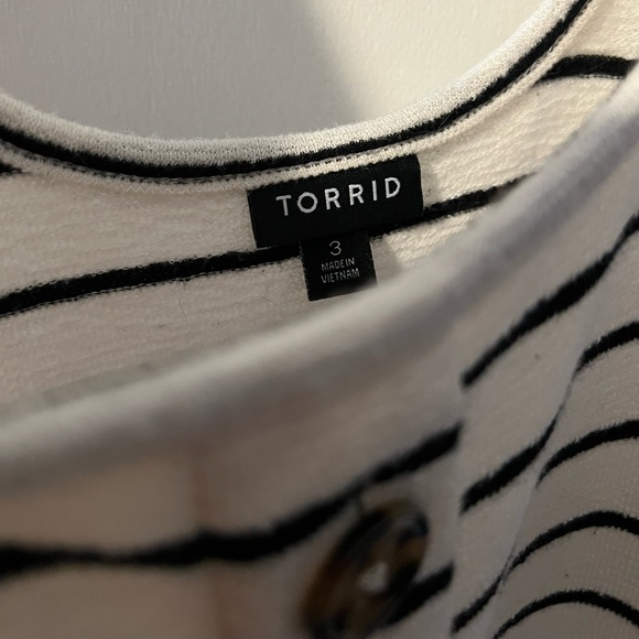 Torrid STRIPE RIB BUTTON MIDI TEE - Picture 6 of 7